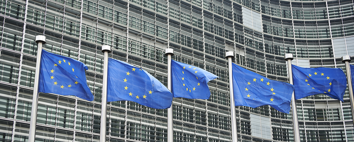 Europäische Flaggen vor dem Berlaymont-Gebäude in Brüssel, Foto: colourbox.de