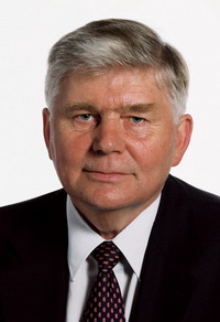 Portrait von Professor Doktor Alfred Gomolka, Ministerpräsident vom 27. Oktober 1990 bis zum 19. März 1992