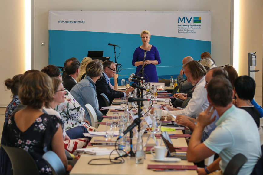 Die Landesregierung beraten und dabei die Zusammenarbeit mit den demokratischen Nachbarn an der Ostsee im Blick haben, sind die Aufgaben des Kooperationsrates. 