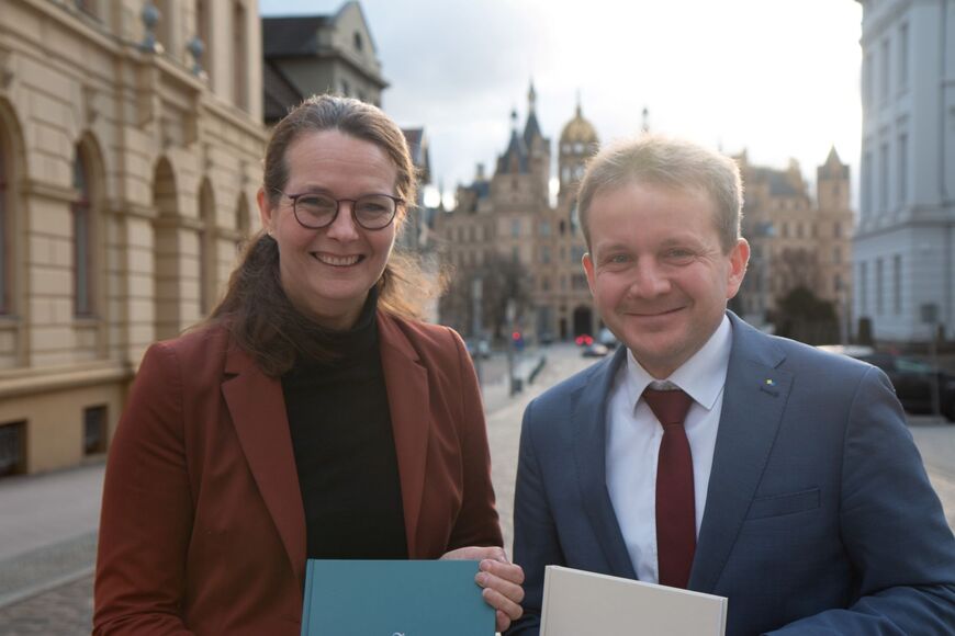 Die Bewerbungsunterlagen der Landeshauptstadt Schwerin für das UNESCO-Weltkulturerbe werden verschickt. 