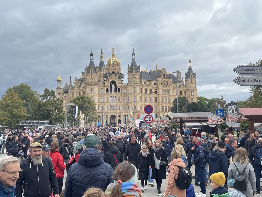 Viel los in Schwerin, um die 100.000 Besucher sind am 3. Oktober da gewesen. 