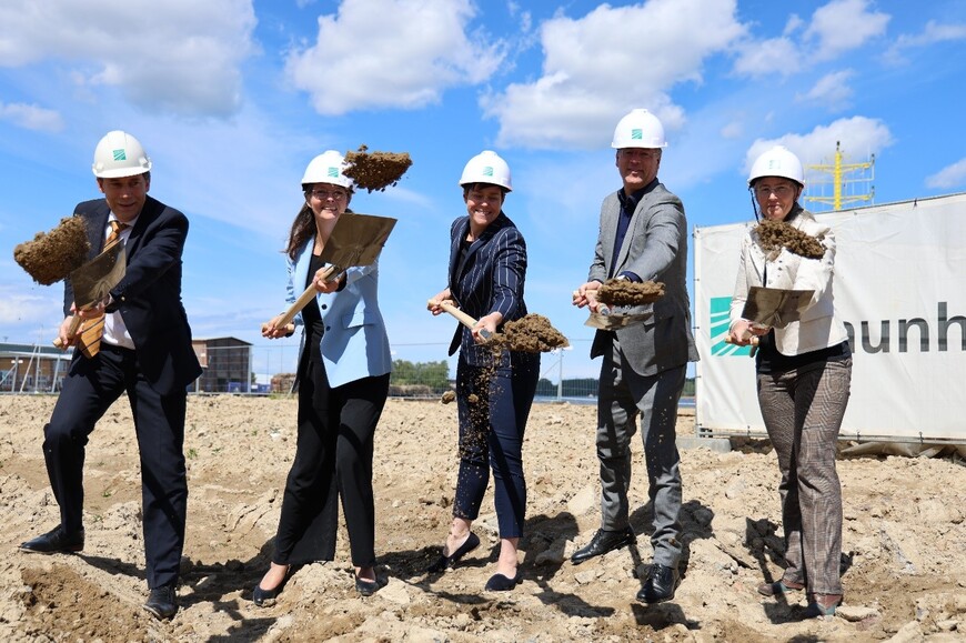 Mit rund 32 Mio. Euro wird der Neubau des Fraunhofer Institut für Graphische Datenverarbeitung im Rahmen des Ocean Technology Campus gefördert. Der Spatenstich findet in Rostock statt. 