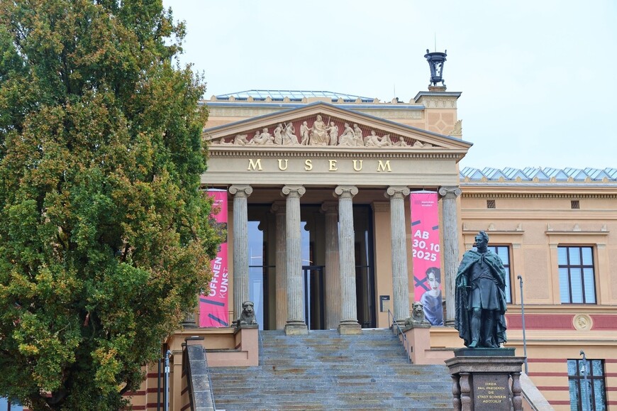 Nach vier Jahren Bauzeit ist das Staatliche Museum zurück. Durch ein starkes Miteinander von Land und der Stiftung werden über 22 Mio. Euro in die Sanierung investiert. 