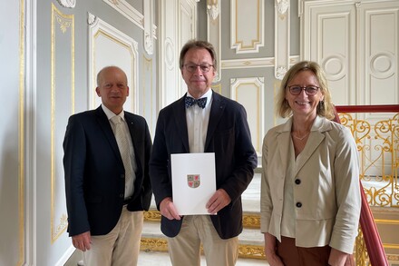 v.l.n.r. Justizstaatssekretär Friedrich Straetmanns, Direktor des Amtsgerichts Schwerin Jens Brenne, Präsidentin des Landgerichts Schwerin Monika Köster-Flachsmeyer (Foto: JM)