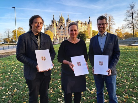 v.l. Junior-Professor Dr. Sven Basendowski, Diplom-Ingenieurin Mareike Schönherr, Dr. Jens Mohrenweiser