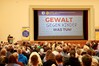Mehr als 320 Expertinnen und Experten kamen in Güstrow zur Kinder- und Jugendschutzkonferenz zusammen, um die fachübergreifende Zusammenarbeit zu stärken.