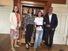 Ministerin Jacqueline Bernhardt (2.v.l.) bei ihrem Besuch im Schloss Bernstorf