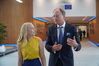Staatssekretär Jochen Schulte im Gespräch mit MdEP Sabrina Repp (© WM)