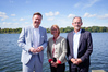 Lars Schwarz, Birgit Hesse und Wirtschaftsminister Dr. Wolfgang Blank (© WM)