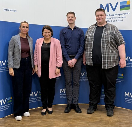 Ministerin Drese traf Ralf Neitz (2. v. r., Vorsitzender), Jacqueline Schlawien und Maximilian Stubbe vom neuen Landesverband der Hygienekontrolleure.