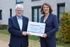 Justizministerin Jacqueline Bernhardt und der Vorsitzende des Jugendrechtshauses Schwerin e. V. Andreas Merklin. @JM