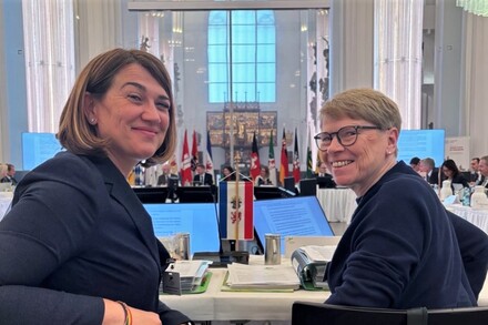 Justizministerin Jacqueline Bernhardt und Justizstaatssekretärin Babette Bohlen. @JM