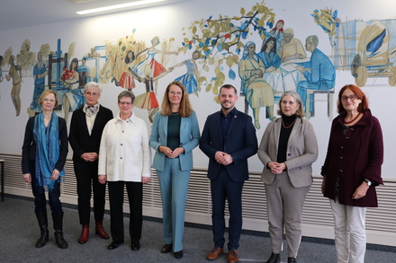 Sabine Kahle, Kirsten Cummerow, Patricia Werner, Ministerin Bettina Martin, Oberbürgermeister Nico Klose, Dr. Ramona Dornbusch und Friederike Thomas