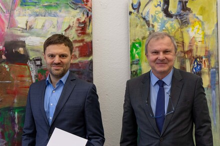 Prof. Jan-Hinnerk Antons (links) und Abteilungsleiter Woldemar Venohr Foto: WKM