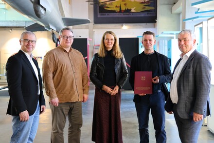 MdB Frank Junge, Aufsichtsratsvorsitzender Tilo Gundlack, Kulturministerin Bettina Martin, Museumsdirektor Michael Rahnfeld und Bürgermeister Thomas Beyer. Foto: Sabrina Scholz/WKM