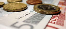 Nahaufnahme Euromünzen und Geldscheine