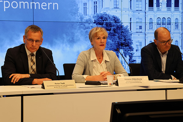 Simone Oldenburg auf der Landespressekonferenz.