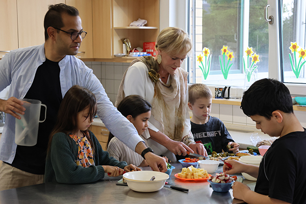 Bildungsministerin Simone Oldenburg besucht eine der Modellschulen, die Grundschule &bdquo;Friedenshof&ldquo; in Wismar.