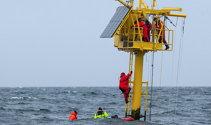„Arkona-Boje“ mit Messinstrumenten in der Ostsee „Arkona-Boje“ mit Messinstrumenten in der Ostsee