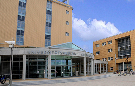 Neuer Eingangsbereich des Uniklinikums Greifswald (Interner Link: Hochschulmedizin)
