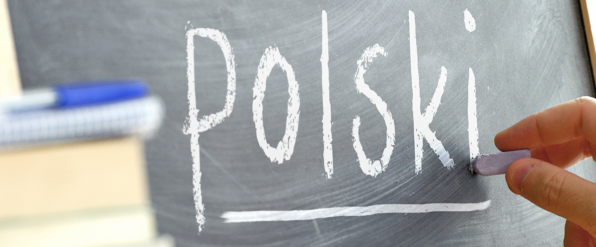 An die Tafel wird mit der Hand das Wort  "Polish" geschrieben, Foto: shutterstock