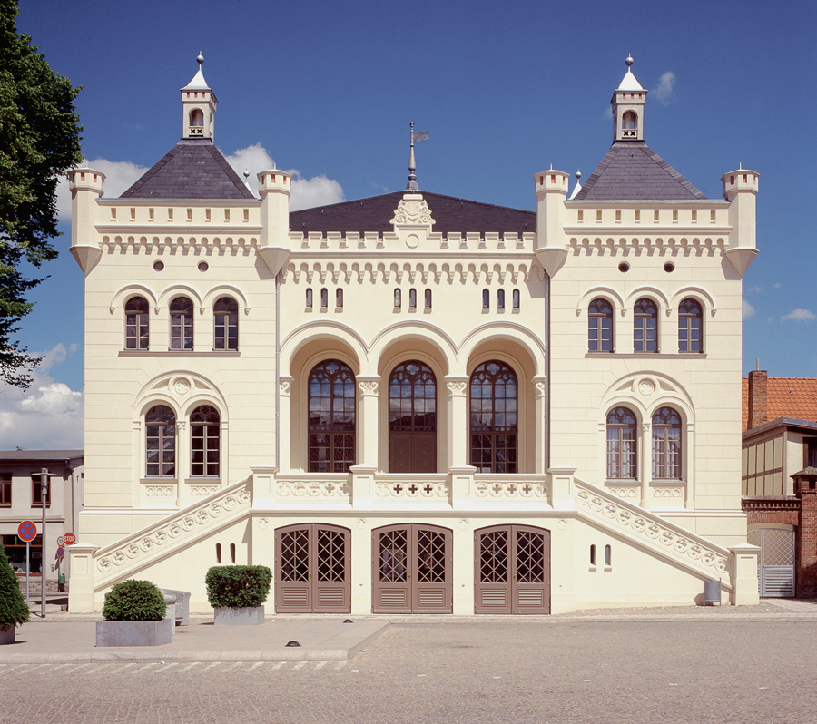 Das Wittenburger Rathaus gehört zu den schönsten des Landes und ist seit seiner umfassenden Sanierung 1996 ein beliebtes Fotomotiv.