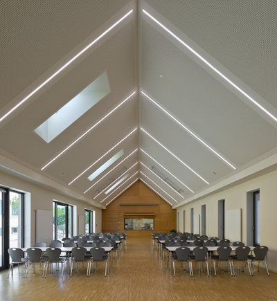 Neben der im Jahr 2014 sanierten Grundschule „Johann-Heinrich-Voß“ in Penzlin entstand zusätzlich eine moderne eingeschossige Mensa und Aula. Foto: Michael Miltzow Neben der im Jahr 2014 sanierten Grundschule „Johann-Heinrich-Voß“ in Penzlin entstand zusätzlich eine moderne eingeschossige Mensa und Aula.