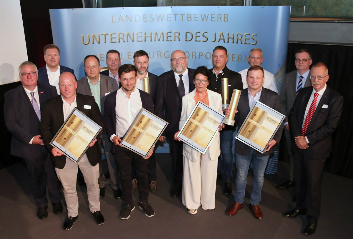 Unternehmerpreisträger 2021 im Gruppenfoto