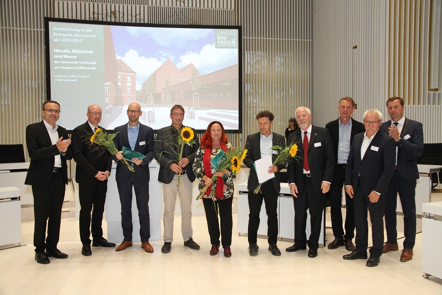 Für das Projekt Hörsäle, Bibliothek und Mensa der Universität Greifswald am Campus Loefflerstraße wurde eine Anerkennung ausgesprochen.