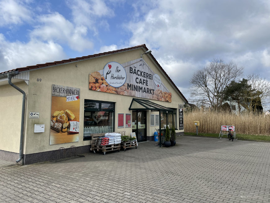 Außenansicht Herzbäcker Minimarkt in Mönkebude Foto: Energieministerium M-V Außenansicht Herzbäcker Minimarkt in Mönkebude