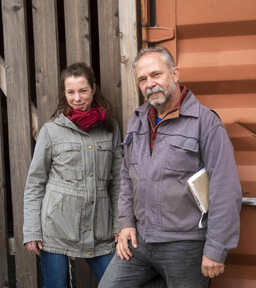 Angestellte Juliana Kindt und Inhaber Volker Schenzle