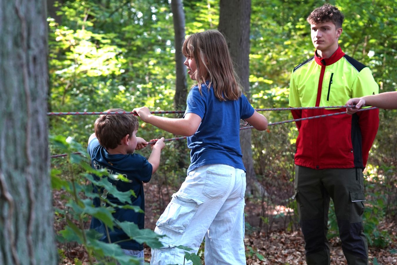 An zwölf Stationen erleben die Kinder Sport und Natur vereint. © Landesforstanstalt MV