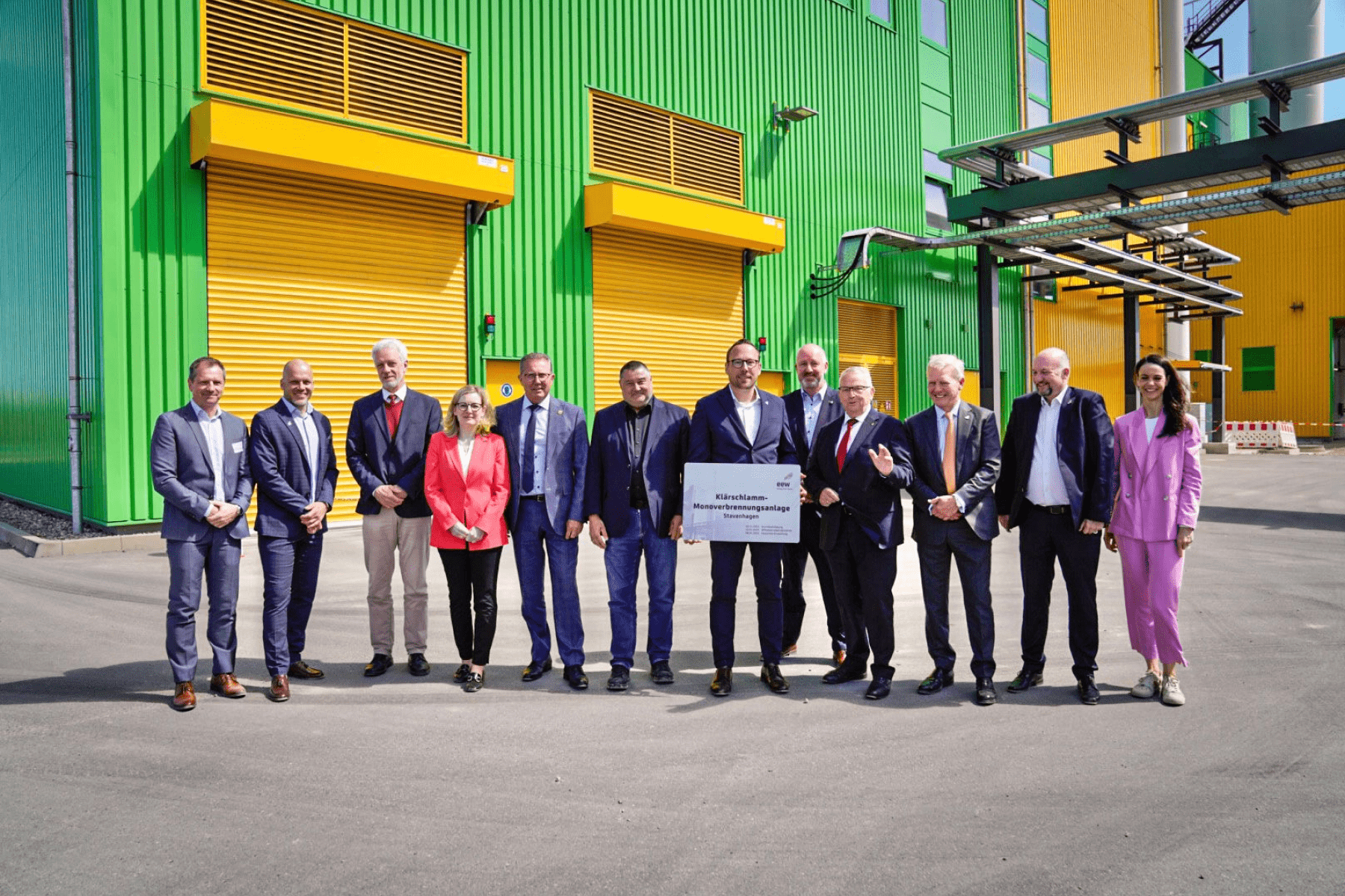 Gruppenbild der Eröffnung der Verbrennungsanlage. © eew