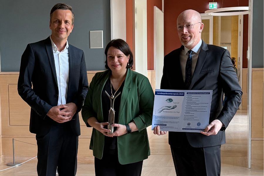 Bild von Prof. Dr. Schmidt, Ministerin Drese und Minister Pegel 
