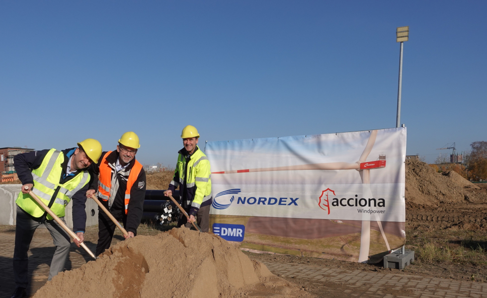 Am 07. November hat Wirtschaftsminister Dr. Wolfgang Blank (M.) in Rostock am feierlichen Spatenstich für die neue Außenlagerfläche der Nordex Group teilgenommen. Auf rund 18.000 Quadratmetern entstehen künftig verbesserte Lager- und Logistikflächen. 