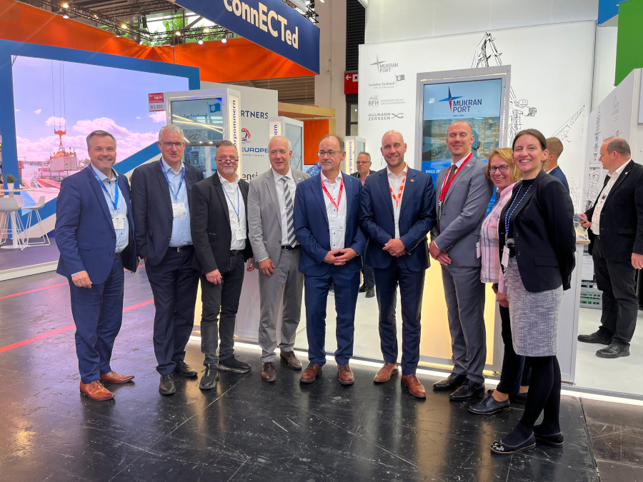 Am 03. Juni 2025 hat Wirtschaftsminister Dr. Wolfgang Blank den Besuch am Gemeinschaftsstand des Landes auf der Messe der transport logistic 2025 in München genutzt, um für die strategischen Potenziale der Häfen in MV zu werben.