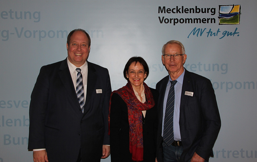 V.l.n.r.: Prof. Dr. Helge Braun, Staatsminister im Bundeskanzleramt; Dr. Pirko Kristin Zinnow, Bevollmächtigte des Landes Mecklenburg-Vorpommern beim Bund; Hartmut Bunsen, Sprecher der Interessengemeinschaft und Präsident des Unternehmerverbandes Sachsen Foto: Landesvertretung MV