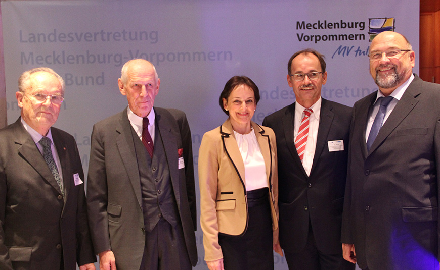 Gruppenbild mit Prof. Dr. Horst Klinkmann, Prof. Dr. Ludwig Georg Braun, Staatssekretärin Dr. Pirko Kristin Zinnow, Dr. Wolfgang Blank und Wirtschaftsminister Harry Glawe