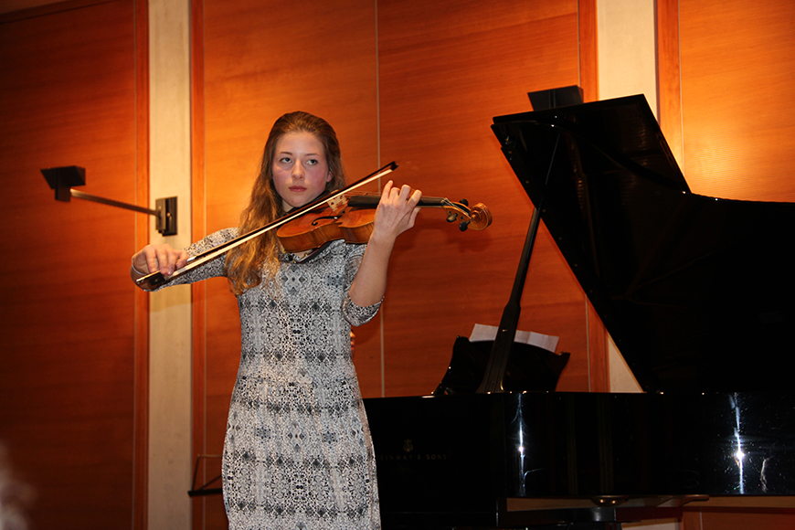 Fiona Buhr, Viola