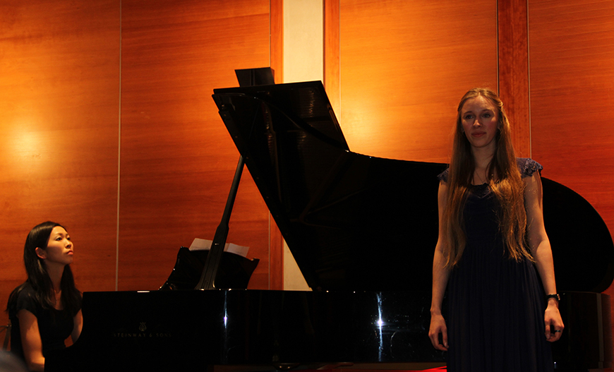 Maxi Mäder, Gesang, und Wakana Yamazaki, Klavier