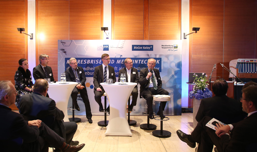 Auf dem Podium: Dr. Heike Thierfeld, Bernd Oehm, Dr. Torsten Klein, Dr. Dirk Forberger, Rolf-Dietrich Berndt und Prof. Dr. Horst Klinkmann