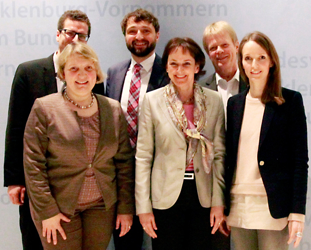 Gruppenbild (v.l.n.r.) mit: Katja Mast, Dr. Pirko Kristin Zinnow, Anna Kaiser, Dr. Simon Werther, Oliver Tuszik, Reiner Hoffmann