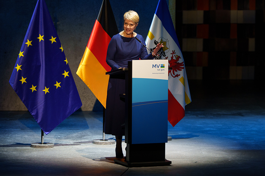 Ministerpräsidentin Manuela Schwesig bei ihrer Ansprache anlässlich des Festaktes zum Tag der Deutschen Einheit