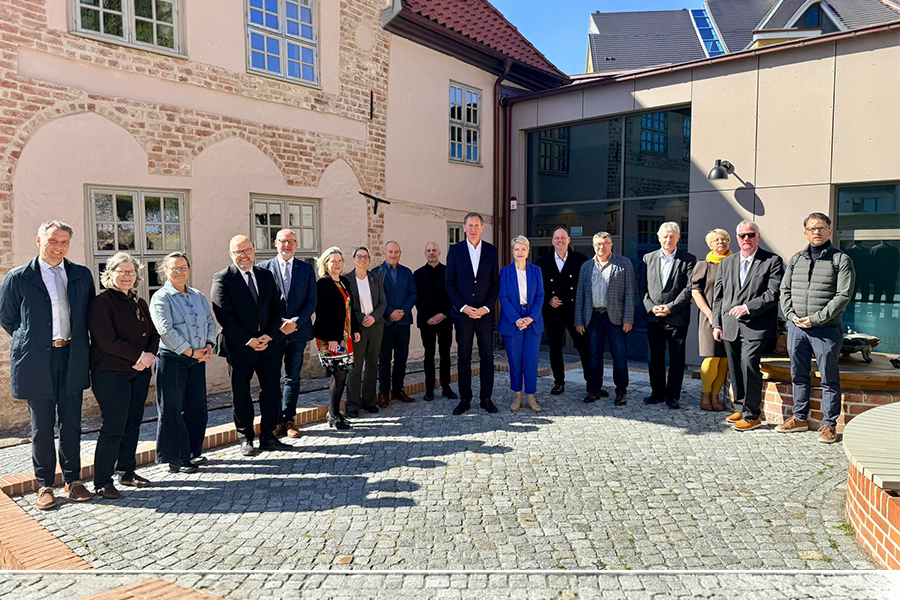 Gruppenfoto des Vorpommern-Rates mit Ministerpräsidentin Manuela Schwesig