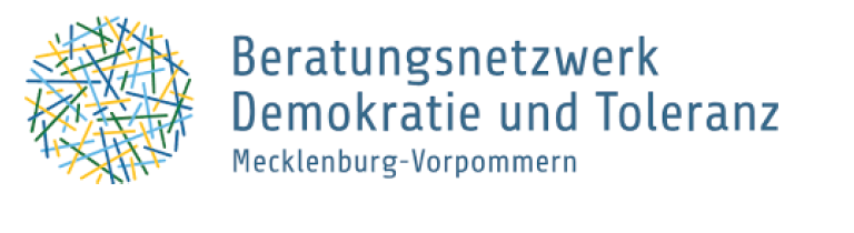 Das Bild zeigt einen Kreis aus vielen kurzen, geraden Linien. Die Linien sind in den Farben Blau, Grün und Gelb gehalten und liegen kreuz und quer übereinander. Sie sind unterschiedlich lang und in verschiedene Richtungen geneigt. Neben dem Bild steht „Beratungsnetzwerk Demokratie und Toleranz Mecklenburg-Vorpommern“