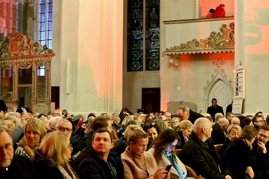 Blick ins Publikum der Veranstaltung im Greifswalder Dom
