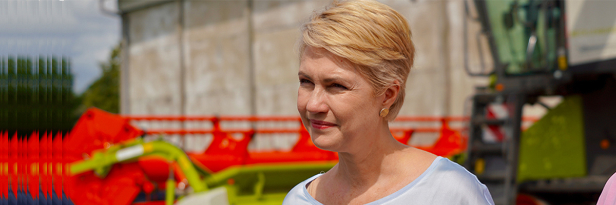 Schwesig beim Besuch eines Landwirtschaftsbetriebs im Sommer 2024