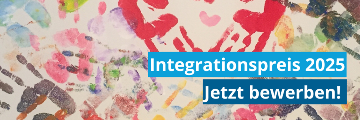 Bunte Grafik, unter anderem mit den Abdrücken von Händen, zum Thema "Integrationspreis 2025: Jetzt bewerben'!"