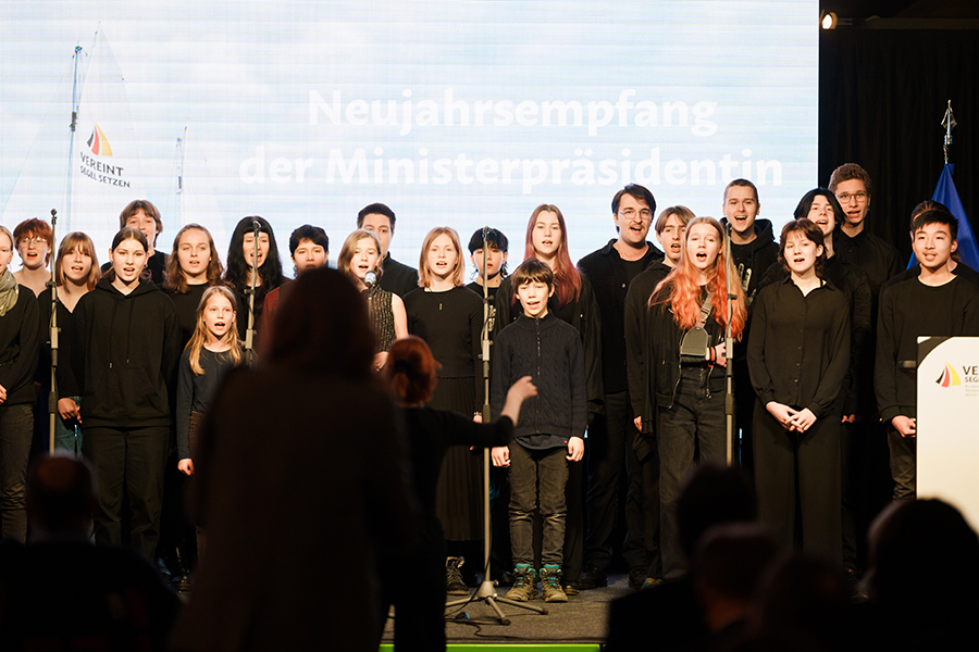 Mitglieder des Vereins JAUXi! Entertainment aus Wismar und Umgebung präsentierten auf der Bühne einen Auszug aus ihrem neuen Projekt "GRIMM!"