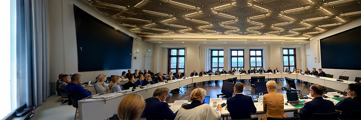 Beratung zu den aktuellen Kraftstoffpreisen in großer Runde im Schweriner Schloss